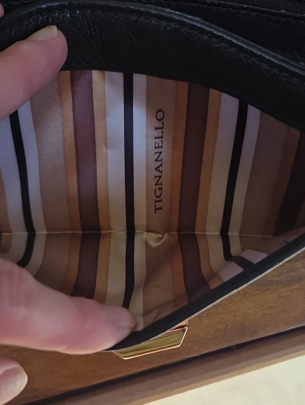 Tignanello Turnlock Black Leather Wallet $100 Retail GUC